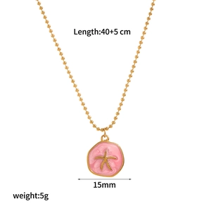 Detailansicht der Seestern-Halskette mit 15mm rosa Emaille-Anhänger und 45cm Kettenmaßen