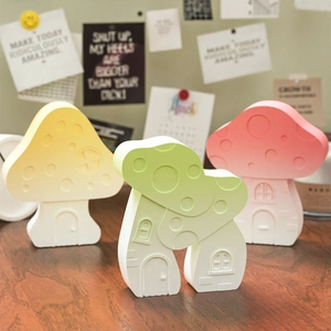 Tre stampi in silicone a forma di fungo per colata in resina DIY e candele in gesso