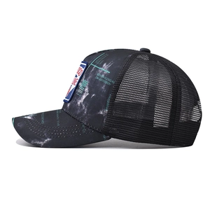Cappellino trucker graffiti retrò con toppa ricamata e rete nera per uomo e donna
