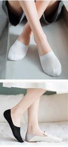 Detail of breathable mesh knit and low cut invisible design of women's cotton boat socks