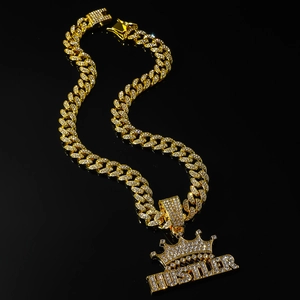 Pendentif HUSTLER doré avec couronne et chaîne cubaine sertie de diamants style hip hop