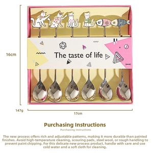 Detail of 6-piece cat and fish handle stainless steel spoon set in pink gift box