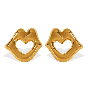 Golden lip-shaped earrings with heart cutout in 18K gold-plated titanium steel finish