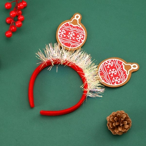 Serre-tête de Noël festif avec boules de pain d'épices rouges et motifs de flocons