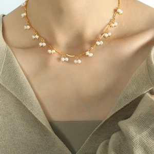 Elegant gold chain necklace with delicate white freshwater pearls for a French chic look