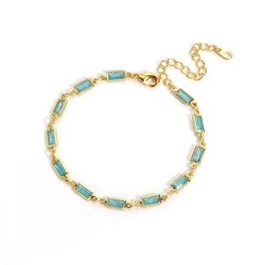 Bracelet plaqué or avec pierres de zircon bleu glace 3x6mm et chaîne à fermoir mousqueton