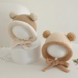 Baby Strickmütze für den Winter mit Pompons, Ohrenklappen und warmem Sherpa-Futter