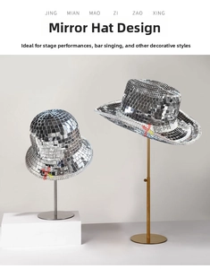 Dettaglio cappello disco mirror ball con tessere argento e bordo di perle per feste