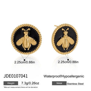 Détail de boucles d'oreilles abeille en acier doré 18K avec dimensions et poids indiqués