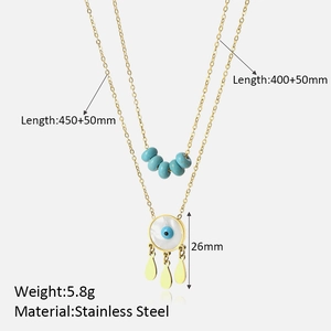 Detailansicht der doppellagigen Edelstahl-Goldkette mit Muschel-Böse-Blick-Anhänger