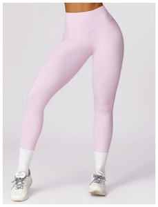 Detail of high-waist light pink yoga leggings with a slimming compression fit for fitness