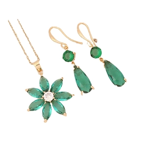 Luxury emerald zircon jewelry set with gold necklace and matching drop earrings