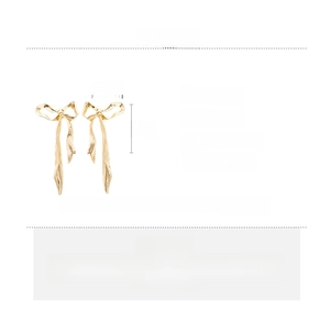 Spécifications de taille et de matériau pour boucles d'oreilles pendantes à nœud doré