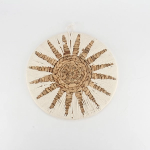 Décoration murale bohème tissée main avec motif soleil et boucle de suspension