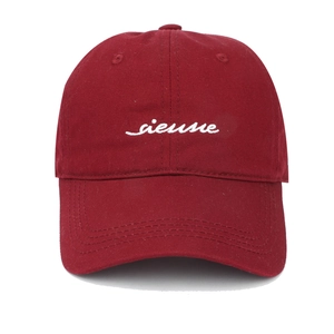 Casquette de baseball bordeaux en coton avec broderie sienne et large visière courbée