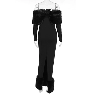 Detail eines eleganten schwarzen schulterfreien Kleides mit luxuriösem Webpelzkragen