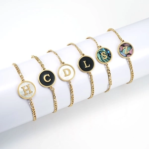 Bracelet Lettre Initiale En Acier Inoxydable Plaqué Or 18K Pendentif Rond Nacre Émail Chaîne Figaro Bijoux Mode Femme