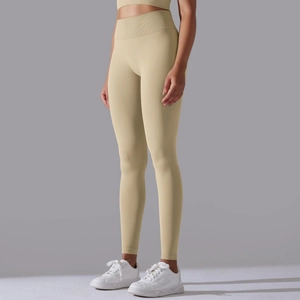 Details der hoch taillierten nahtlosen Pfirsich-Lift Yoga-Leggings in hellem Beige