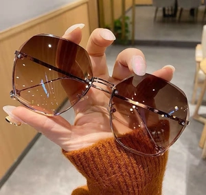 Women's irregular rimless sunglasses with gradient brown lenses and gold metal frame