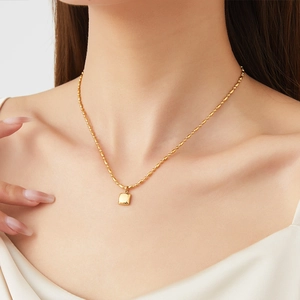 Collier chaîne à perles en acier plaqué or 18K avec pendentif carré géométrique pour femme