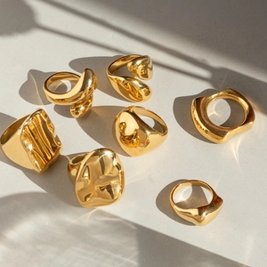 Anelli minimalisti in acciaio inossidabile placcato oro 18 carati con design a lava
