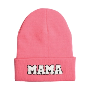 Confortable bonnet en tricot rose avec broderie de lettres MAMA en chenille pour l'hiver