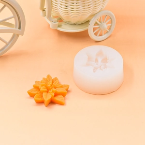 Holly leaf flower silicone mold for handmade Christmas candles and fondant cake decorating