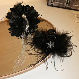 Elegante schwarze Feder-Haarklammern mit Strass-Quasten und Schneeflocken-Kristall
