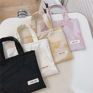 Mini jacquard tote bags with bow patterns in black, white, beige and lavender