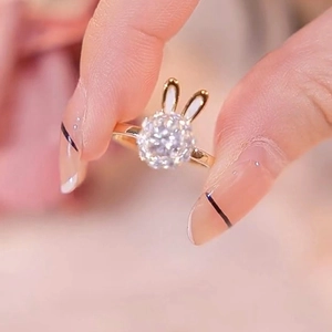 Drehbarer Zirkonia-Hasenring mit 18k Vergoldung und Emaille-Ohren für Damen