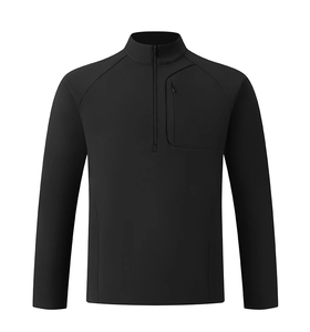 Détail de veste de sport homme avec demi-zip, col montant et poche de poitrine zippée