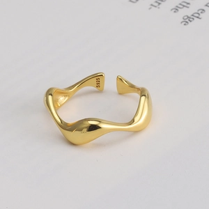 Close-up of S925 sterling silver wave ring with polished gold finish and adjustable band