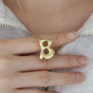 Polished 18k gold bubble letter B pendant necklace on delicate chain for women