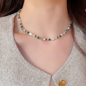 Künstliche Perlenhalskette Mit Grünem Stein Und Künstliche Barockperle Titanstahl Goldene Distanzstücke Französisch Retro Elegant Damen
