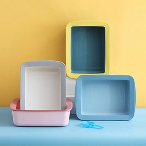 Semi-enclosed high-fence cat litter boxes in pink, grey, blue and green with scoops