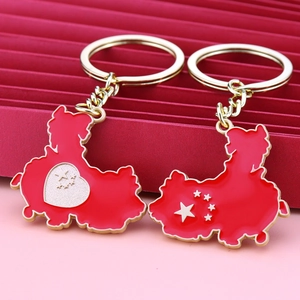 Porte-Clés En Métal Souvenir Émail Alliage De Zinc Thème Chine Carte Drapeau Forme De Coeur Rouge Or Cadeau Patriotique