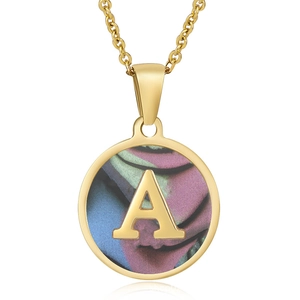Collier en acier titane plaqué or 18K avec pendentif lettre A et texture marbrée