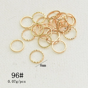 Detailansicht von 8mm vergoldeten 96# strukturierten Metallringen für DIY-Schmuck
