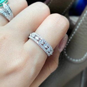 Eleganter Ring mit Marquise-Schliff-Kristallen und Diamant-Pavé in poliertem Silber
