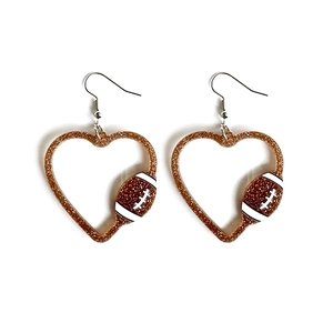 Boucles d'oreilles cœur évidé avec ballon de rugby marron et paillettes dorées pour maman