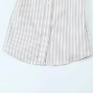 Fashion casual striped poplin shirt for women with shoulder pads and white buttons