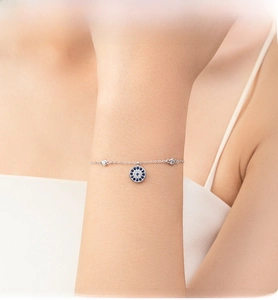 Detailed view of the S925 silver devil eye bracelet with blue and white zircon stones