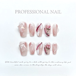 Faux ongles faits main en marbre rose avec diamant 3D et motifs floraux raffinés