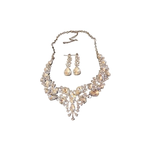 Set gioielli con collana e orecchini a goccia in argento e cristalli scintillanti