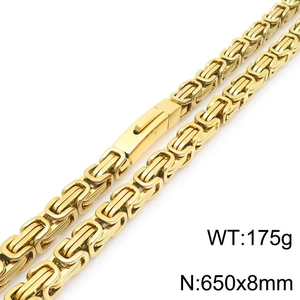 Close-up of 8mm gold-plated stainless steel king chain necklace showing dimensions and weight