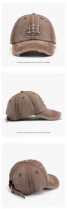 Dettagli del cappello marrone effetto invecchiato con ricamo gotico e strappi