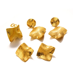 French vintage gold square jewelry set with hammered texture earrings and ring