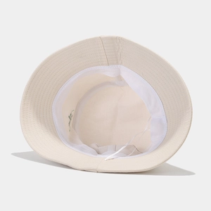 Chapeau bob en toile beige avec broderie trèfle et cordon de serrage interne