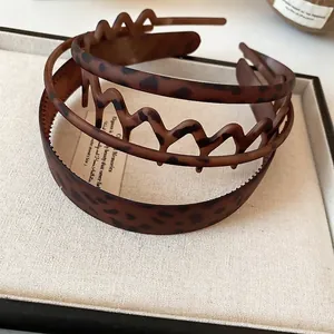 Retro leopard print headband set with non-slip teeth for elegant high cranial top hairstyling