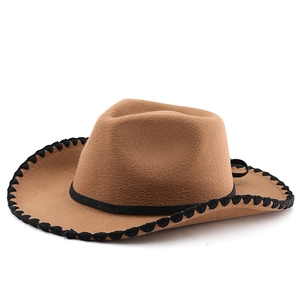 Klassischer brauner Cowboyhut mit Whipstitch-Krempe und schwarzem Zierband